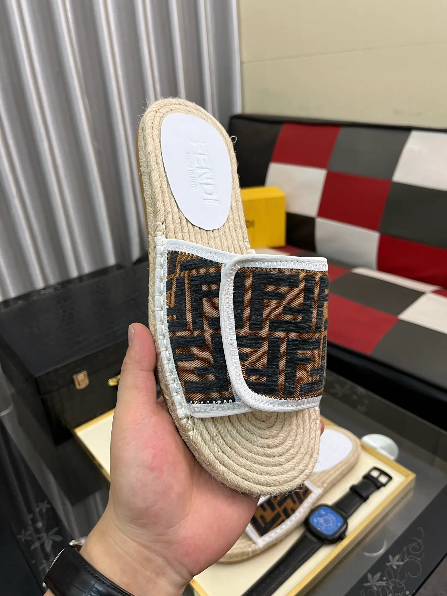 Men's shoes💰320⌚️⌚️[FENDI~Fendi slippers] High-end men's shoes brand official website 1:1 latest masterpiece: original mold customization, fabrics made of imported original materials, upgraded outsole, lighter, top quality in the market, simple and tasteful, a must-have for fashionistas, fashion is at your feet, full of confidence, the same style at the counter👍The season of summer slippers is here. Yardage: 38-44. Can be customized45.46.47